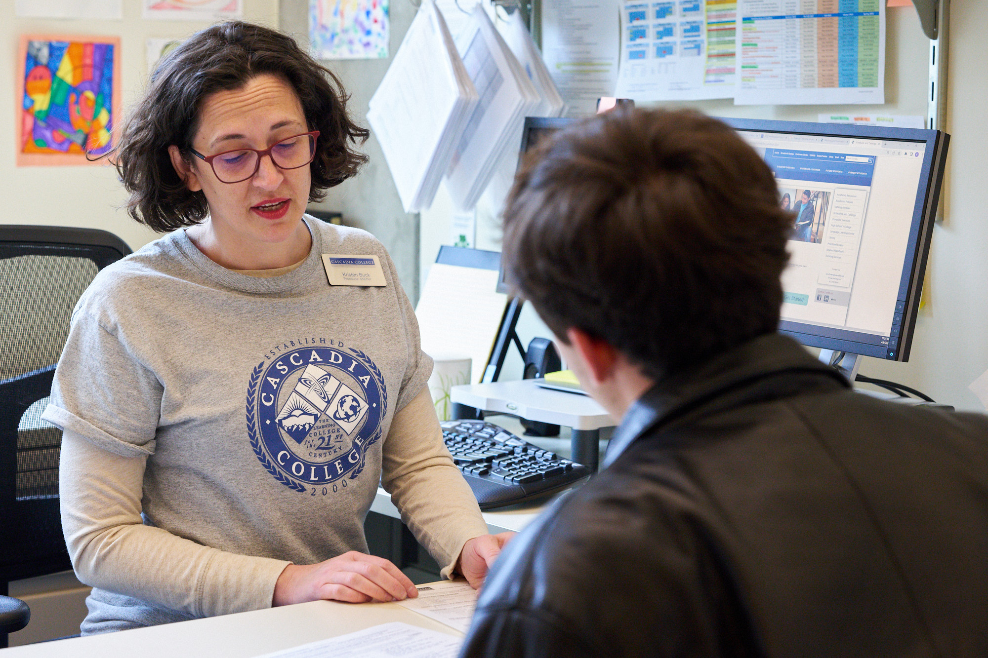 Cascadia advisor at desk with student