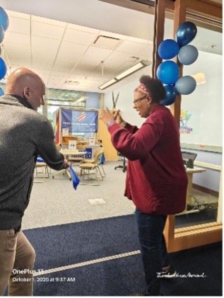 President Murray and Chari Davenport cutting ribbon in front of the Inclusion & Advocacy Center