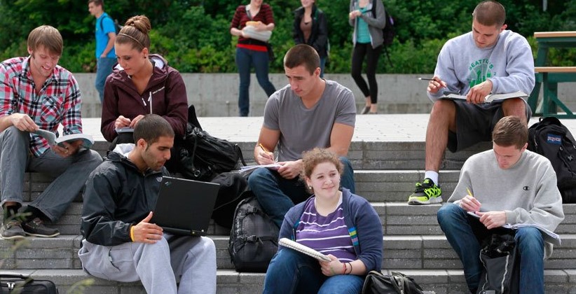 Students sitting on Mobius Hall steps